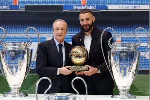 بصورة وجائزة.. بنزيما يدعم بيريز في انتخابات ريال مدريد
